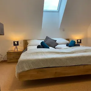  Apartment Uii